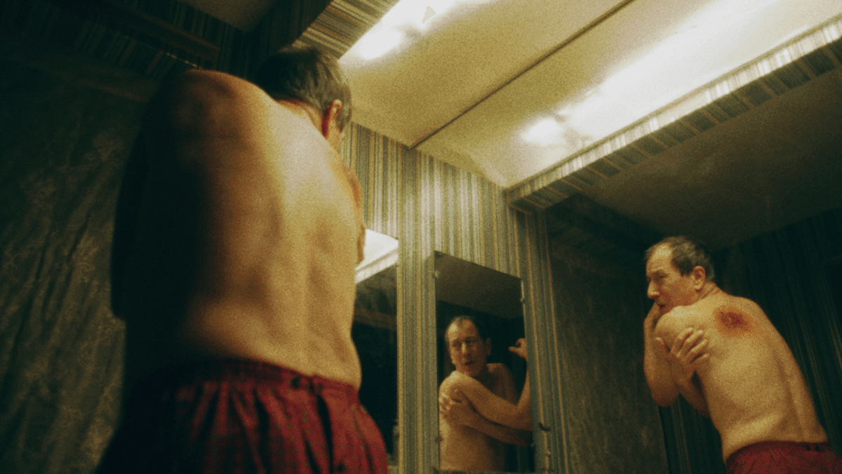 'Dead Mail' Review: Aesthetically Pleasing Retro-Tech Thriller