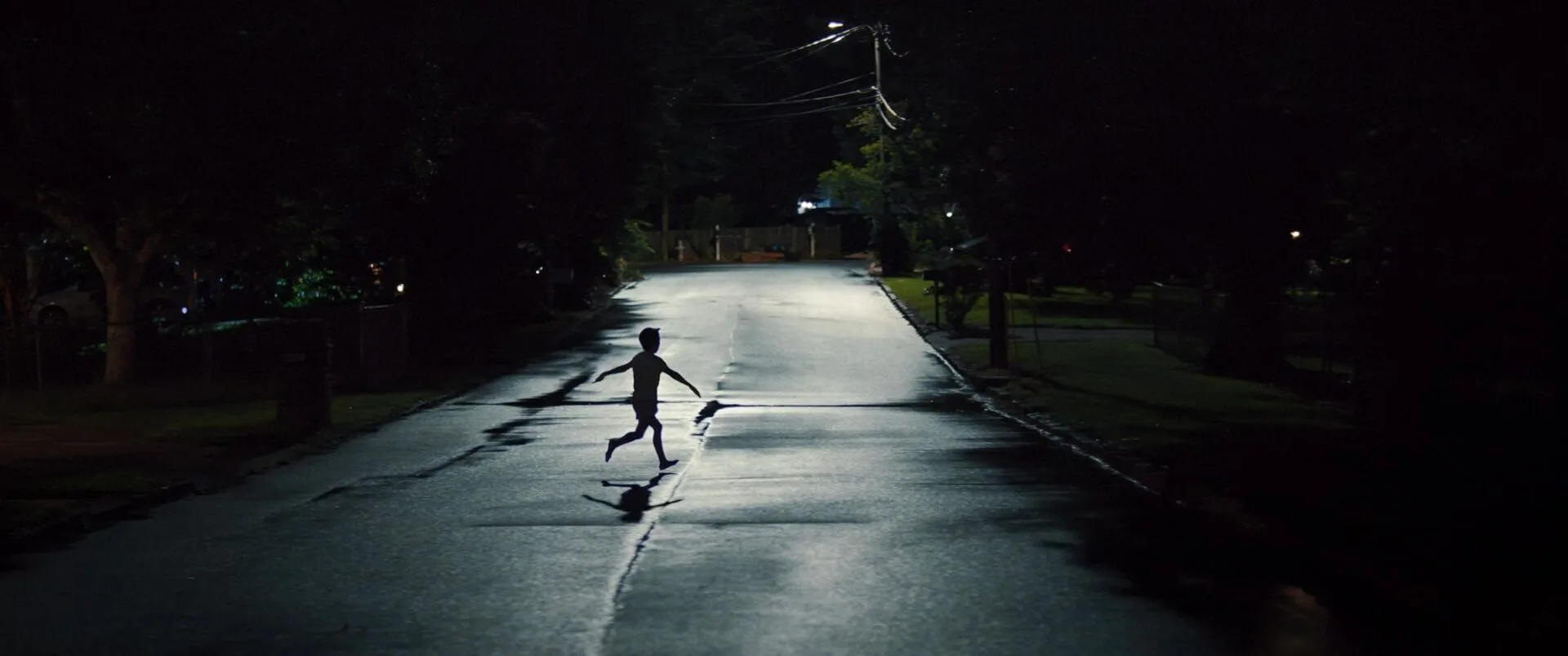 ‘Weapons’ Review: A Mind-Boggling Horror Ride