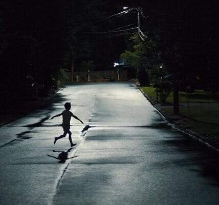‘Weapons’ Review: A Mind-Boggling Horror Ride