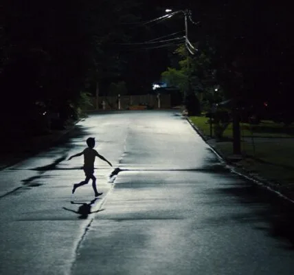 ‘Weapons’ Review: A Mind-Boggling Horror Ride