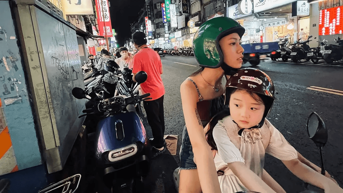 Left-Handed Girl Director Shih-Ching Tsou Shares Her Love For Taiwan and Family