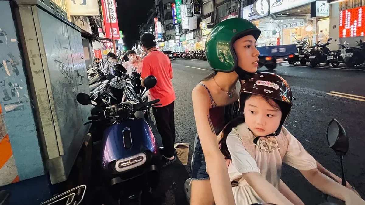 Left-Handed Girl Director Shih-Ching Tsou Shares Her Love For Taiwan and Family