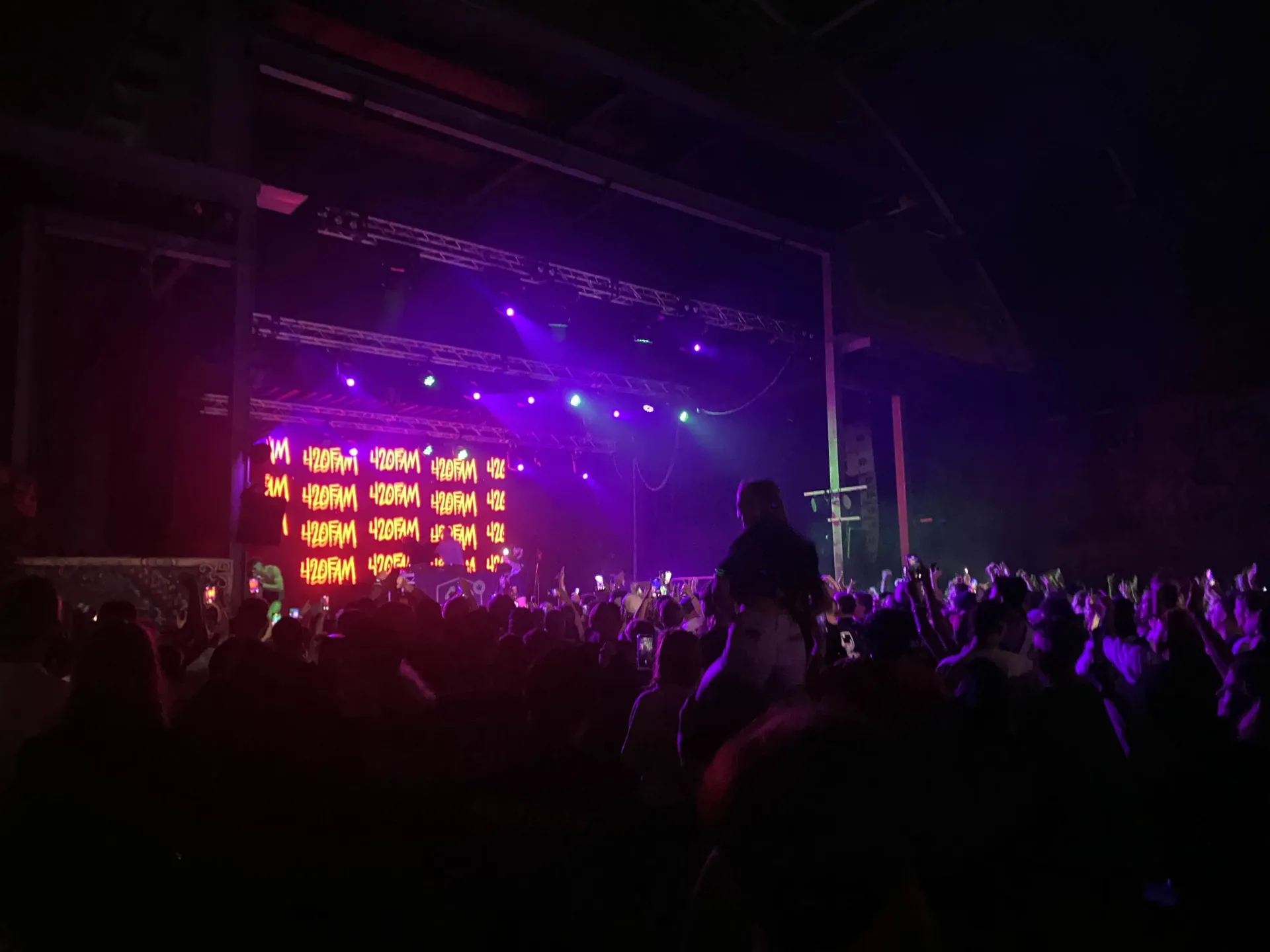 Chillinit 'All Aussie Adventures Tour' Review: Intense Performance On A Small Scale